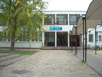 Az iskola bejárata