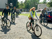 kerékpározó diákok